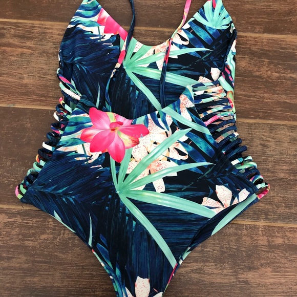 Stone Fox Swim - Picture 2 of 2